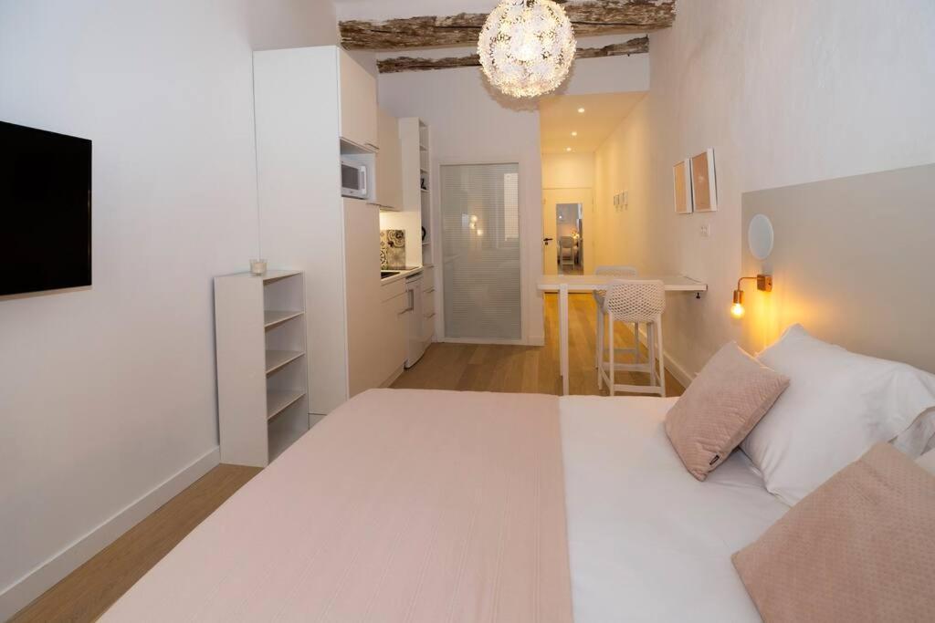 Designs Vieux Port Apartment *