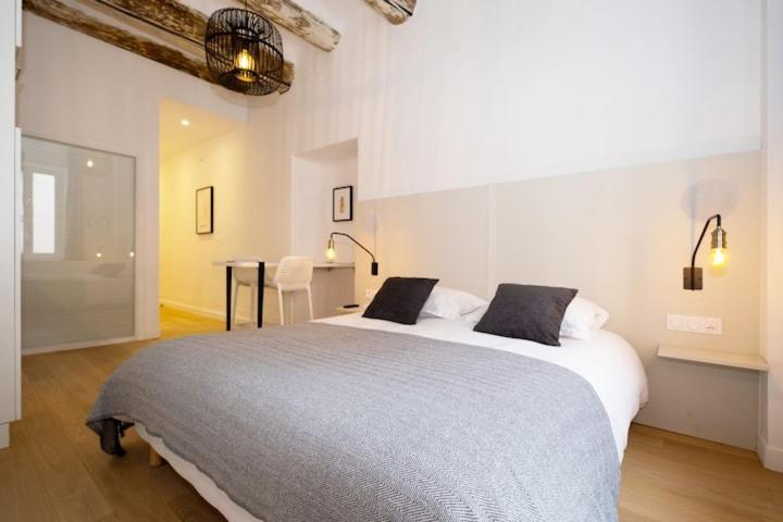 Designs Vieux Port Apartment